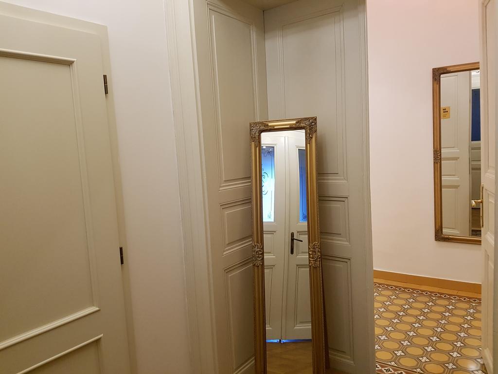 Charles Apartment プラハ エクステリア 写真